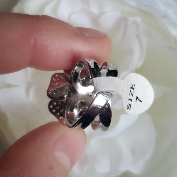 Flower Pave Crystal's Siver Plated Ring - size 7 - Picture 4 of 6